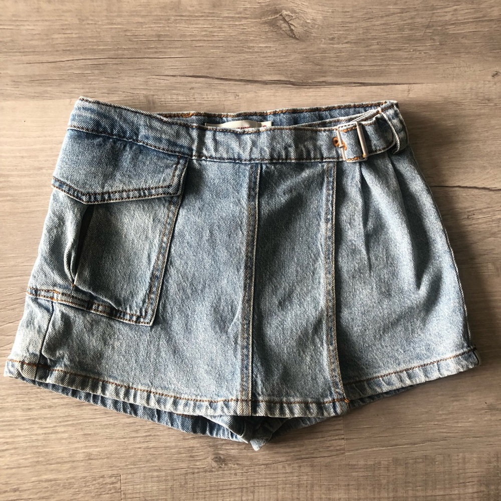 Girls size 8 Levi's® High Rise Cargo Jean Skort